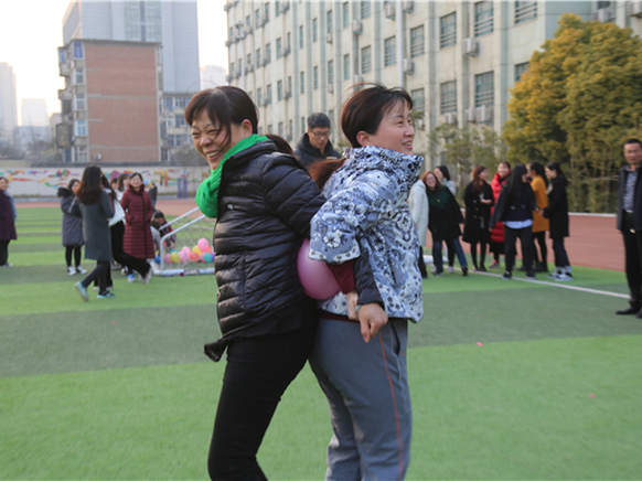 遇见你，很高兴——郑州19中举办妇女节趣味运动会