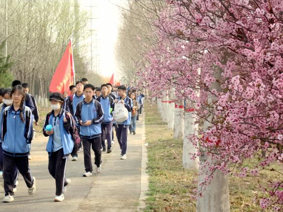 脚步丈量梦想 --郑州市第十九高级中学教育集团开展励志远足活动